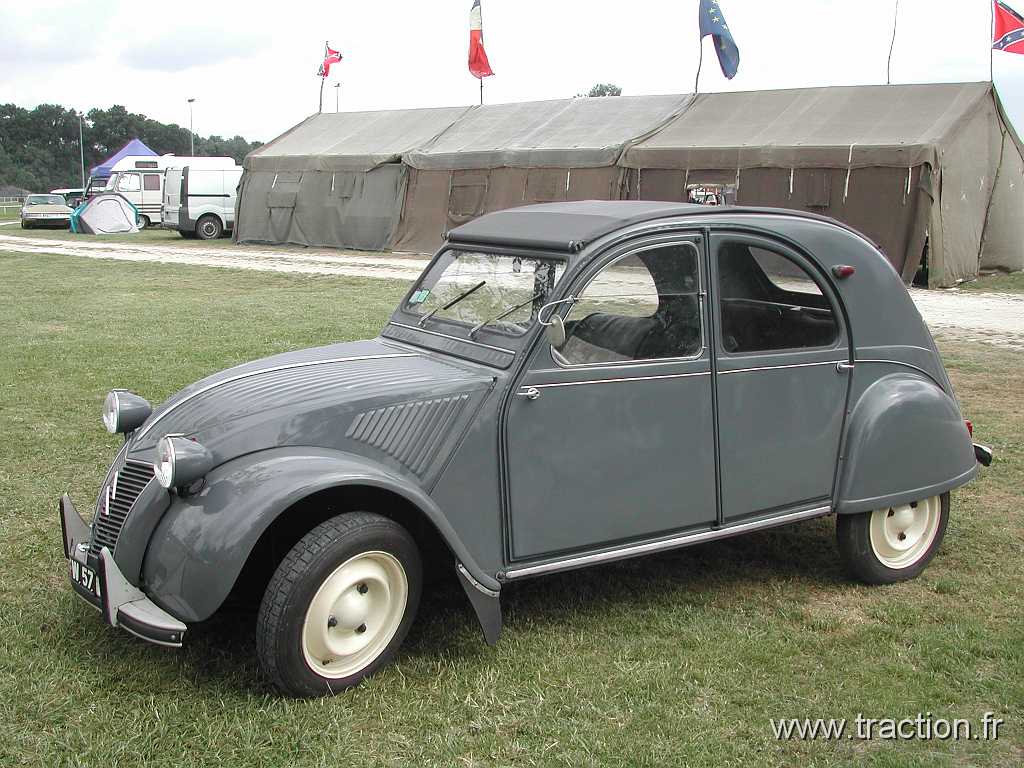 2014_Madine (42).JPG - 29ème Retro Meus'Auto au Lac de Madine, Citroen 2cv